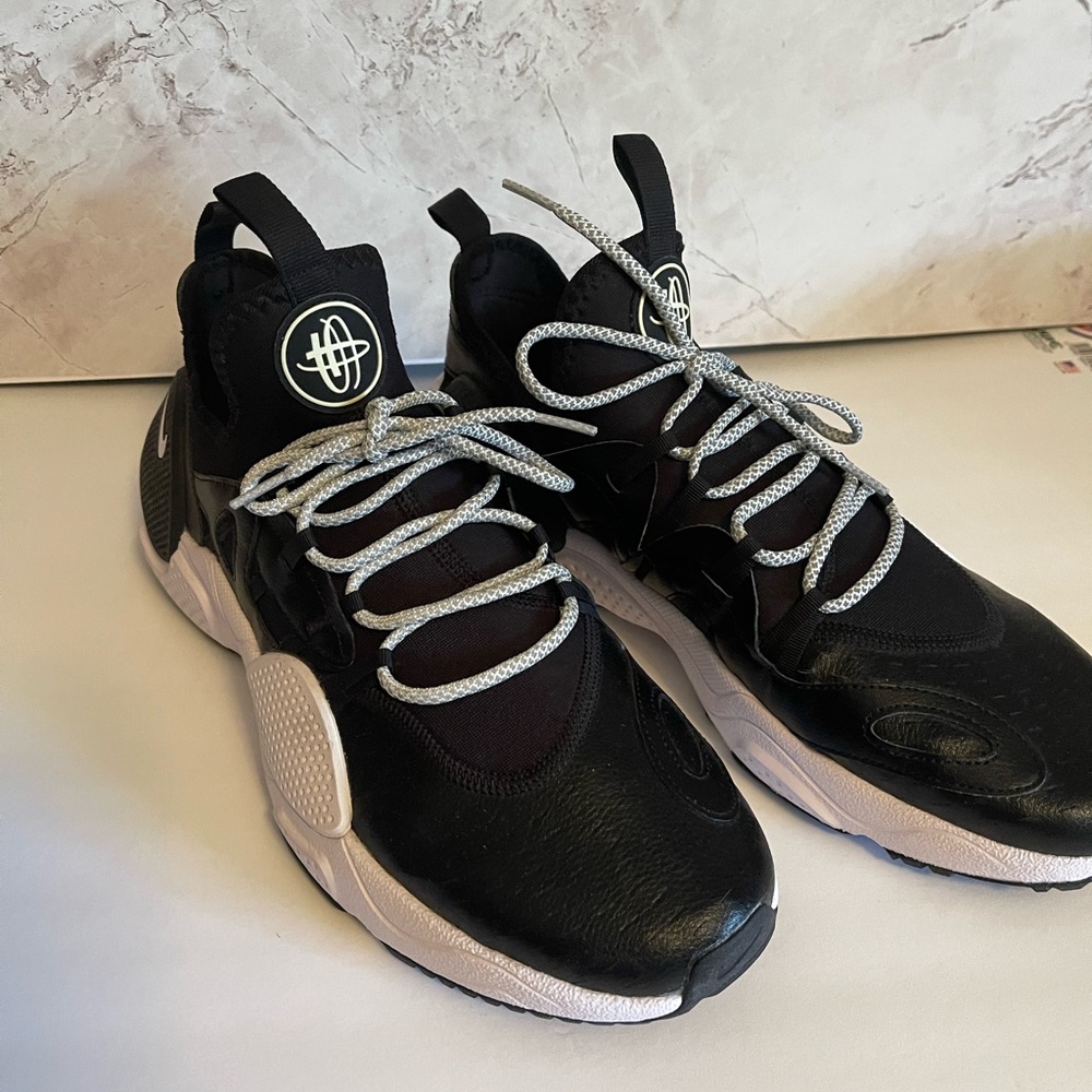 Nike Air Huarches with Jordan reflective laces sz 13